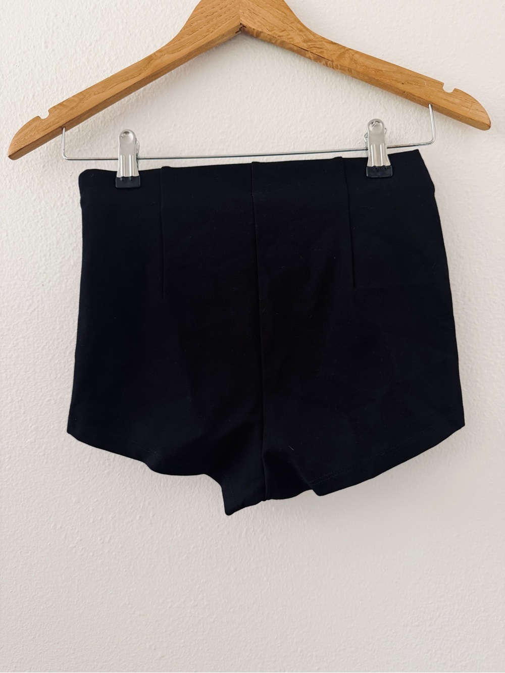 NWT SKIMS The Essential Collection High Waisted Hot Short in Obsidian Black - Picture 6 of 7